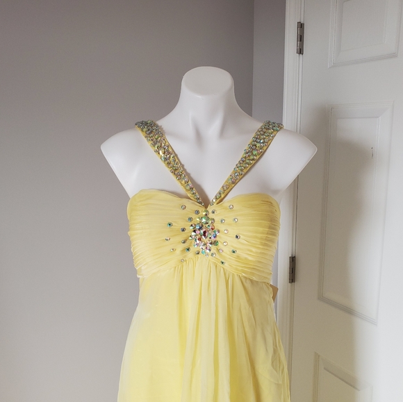 Event Dress - Picture 3 of 4